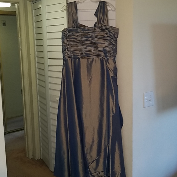 Dress - Picture 4 of 8